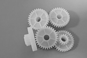 塑膠齒輪箱是一種要求精度的產品，尤其是齒輪與外殼的配合度，以及齒輪之間的配合度